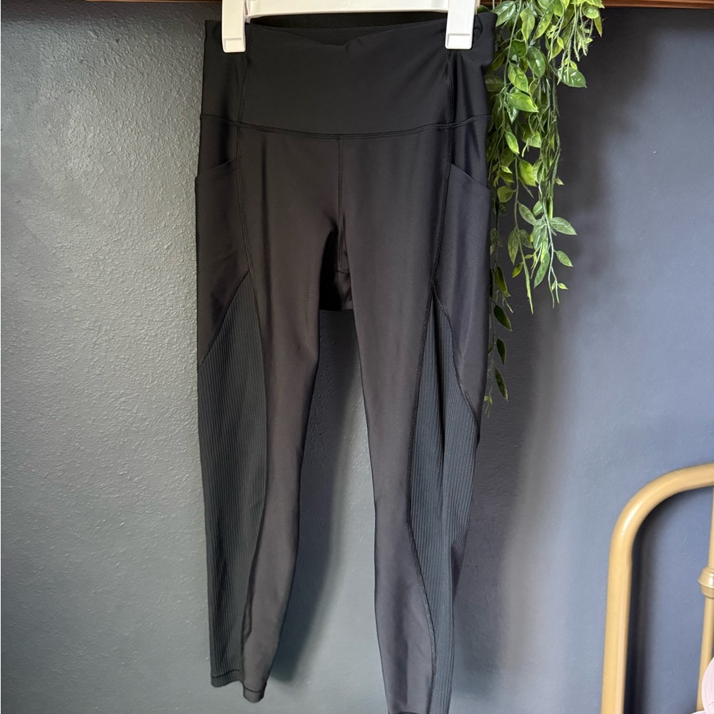 Old Navy Black High-Rise Leggings with Ribbed Detail and Pockets